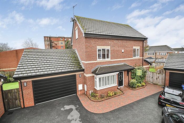 3 Bedroom Detached House For Sale In Millside Close, Leigh, WN7