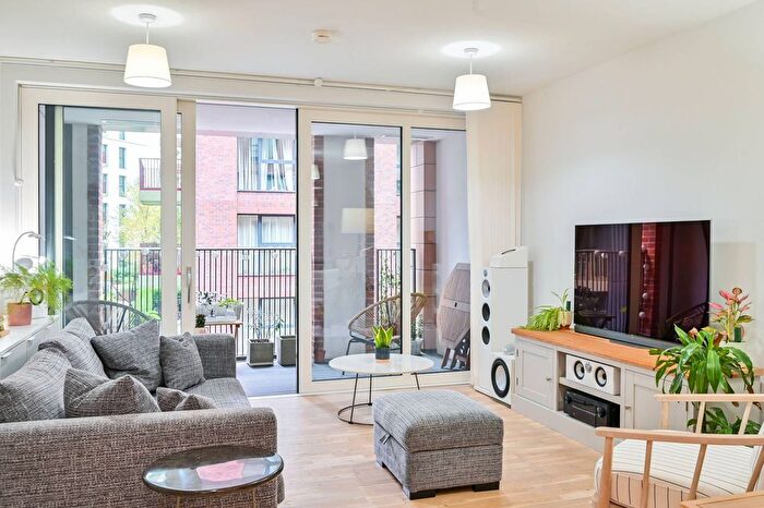 2 Bedroom Flat For Sale In Heygate Street, Elephant And Castle, London, SE17