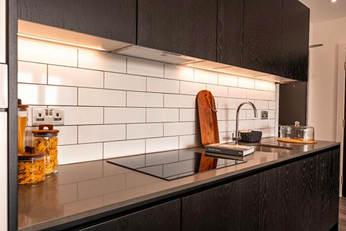 3 Bedroom Flat To Rent In Flat, Mitre Yard, Waterway House, Scrubs Lane, London, NW10
