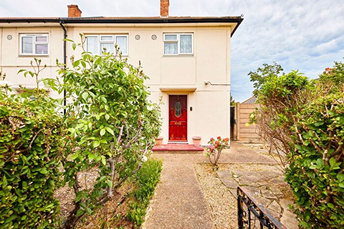 3 Bedroom Terraced House For Sale In Watson Close, London, SW19