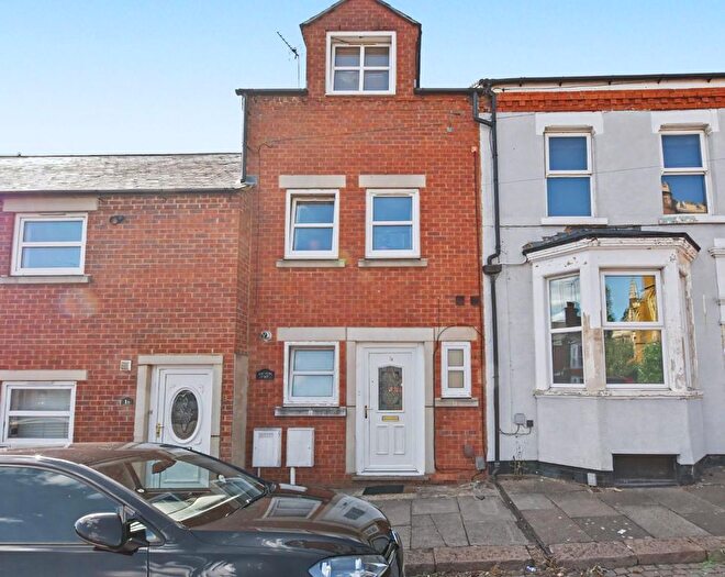 3 Bedroom Terraced House For Sale In Edinburgh Road, Queens Park, Northampton, NN2