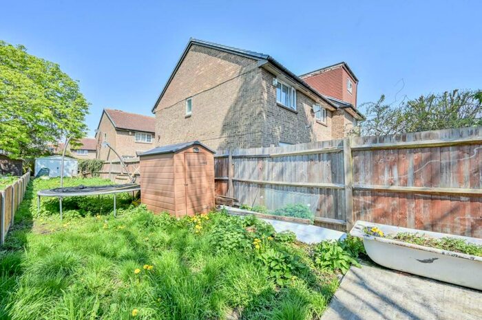 2 Bedroom Maisonette To Rent In Acacia Road, Mitcham, CR4