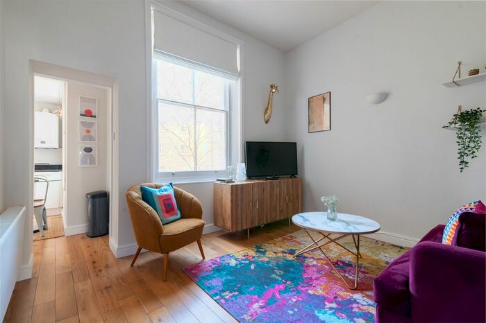 2 Bedroom Flat To Rent In Kempsford Gardens, London, SW5