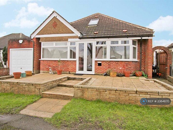 3 Bedroom Bungalow To Rent In Beech Avenue, Ruislip, HA4