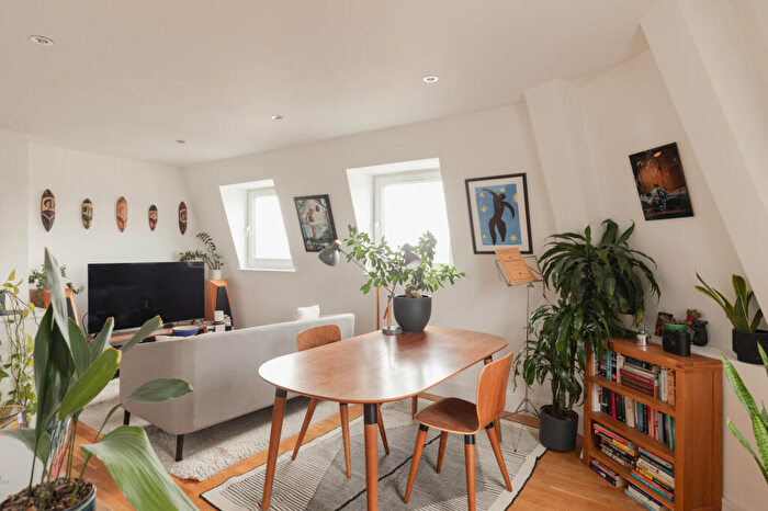 1 Bedroom Flat For Sale In Melbourne Grove, London, East Dulwich, London, SE22