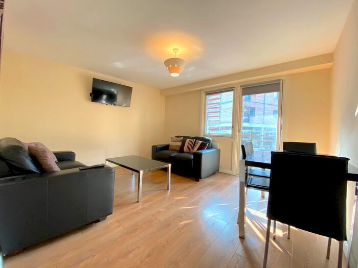 2 Bedroom Flat To Rent In North Street, Leeds, LS2