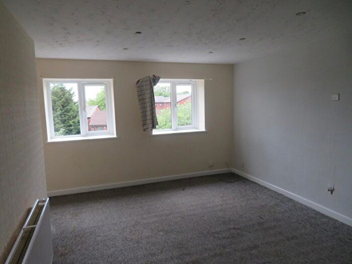 Flat To Rent In Manchester Road, Castleton, OL11