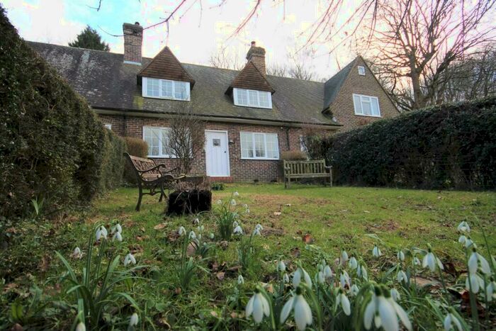 3 Bedroom Cottage To Rent In Homestall Road, East Grinstead, RH19