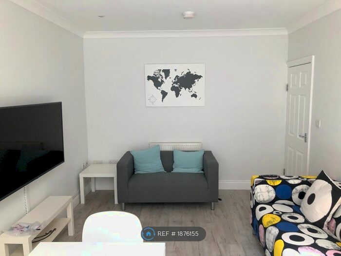 6 Bedroom Semi-Detached House To Rent In Sherborne Road, Southampton, SO17