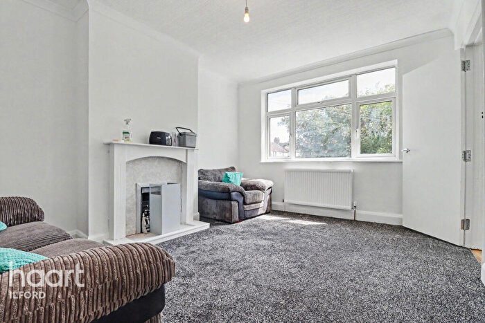 3 Bedroom Maisonette To Rent In Loudoun Avenue, Ilford, IG6