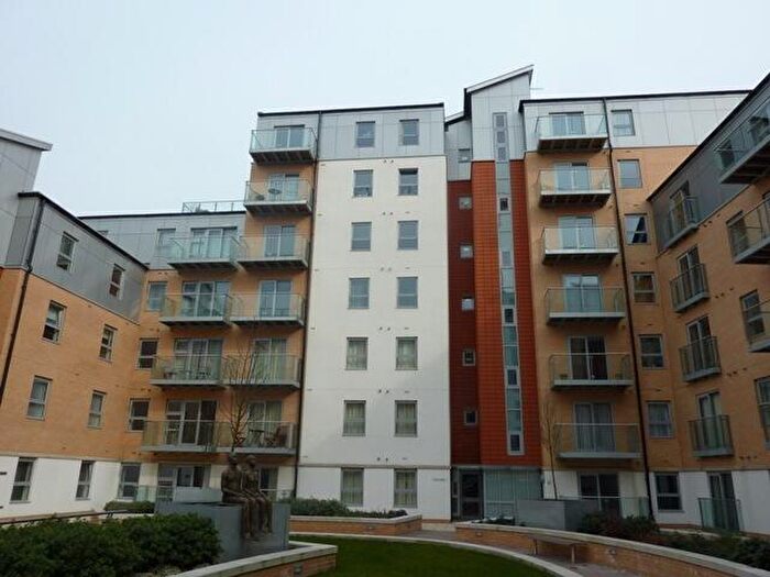 1 Bedroom Flat To Rent In Queen Mary Avenue, E18