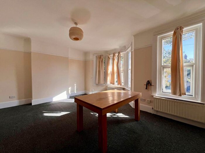 2 Bedroom Flat To Rent In Kings Road, London, E11