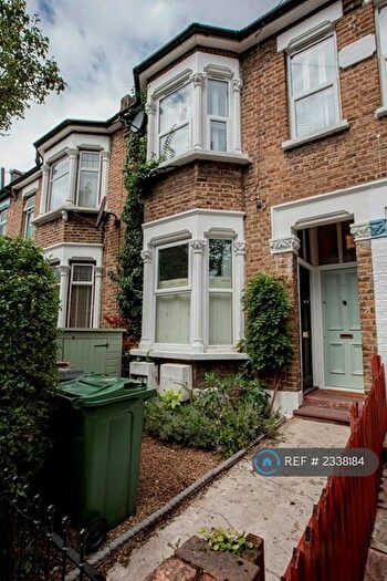 2 Bedroom Flat To Rent In Leyton, London, E10