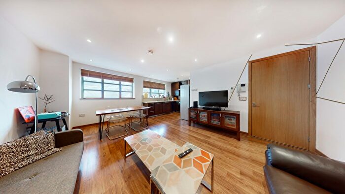 2 Bedroom Flat To Rent In Kings Terrace, London, NW1