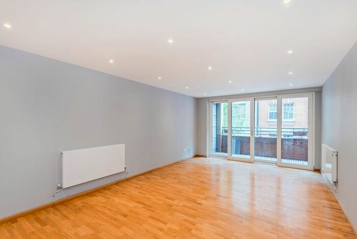 2 Bedroom Flat To Rent In Wells Street, Fitzrovia, London, W1W