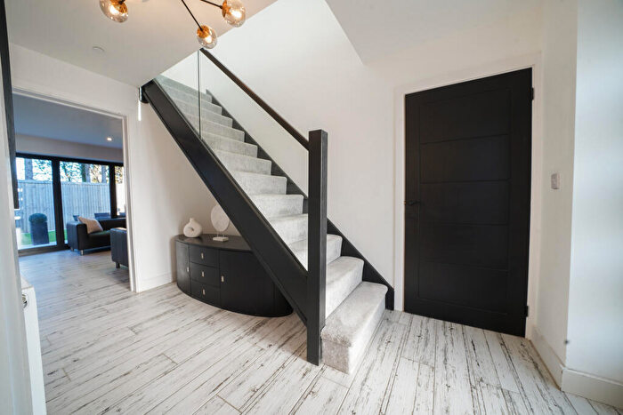 4 Bedroom Detached House For Sale In Willow Close, Swansea, SA5