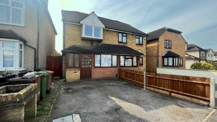 4 Bedroom Semi-Detached House To Rent In Abbotts Road, Cheam, Sutton, SM3