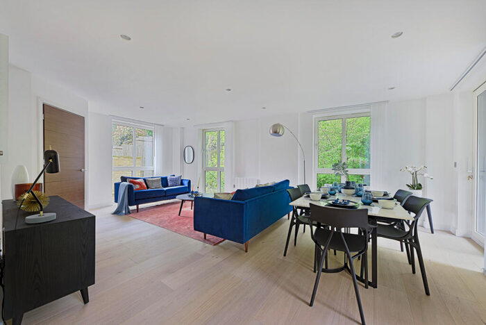 3 Bedroom Flat To Rent In Gifford Street, Kings Cross, N1