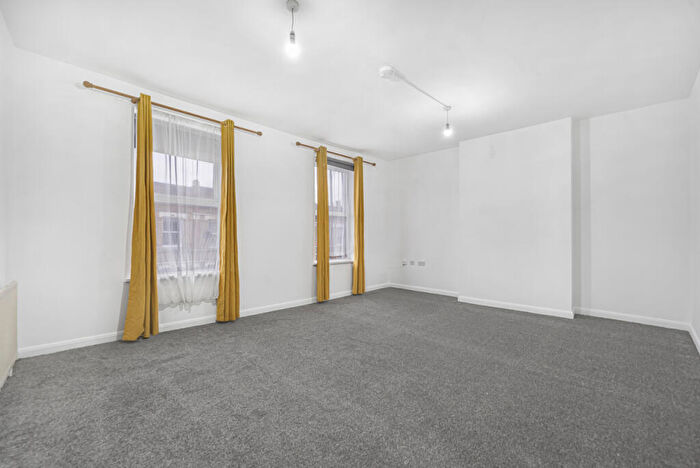 1 Bedroom Flat To Rent In Lower Clapton Road (), Flat, Hackney, E5