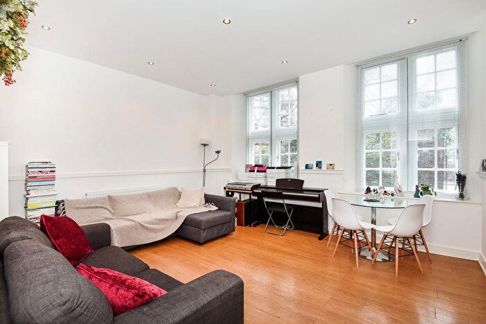 2 Bedroom Flat To Rent In St Giles, Marianne Close, London, SE5