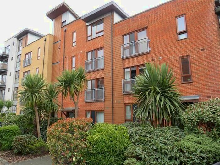 2 Bedroom Flat To Rent In Commonwealth Drive, Crawley RH10