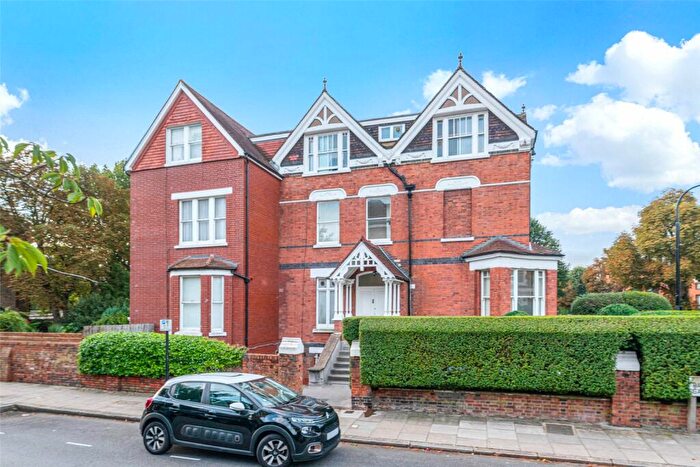 2 Bedroom Apartment To Rent In Canfield Gardens, Hampstead, London, NW6