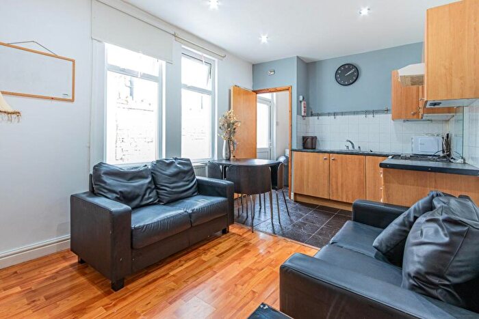 2 Bedroom Private Halls To Rent In Diana Street, Roath, CF24