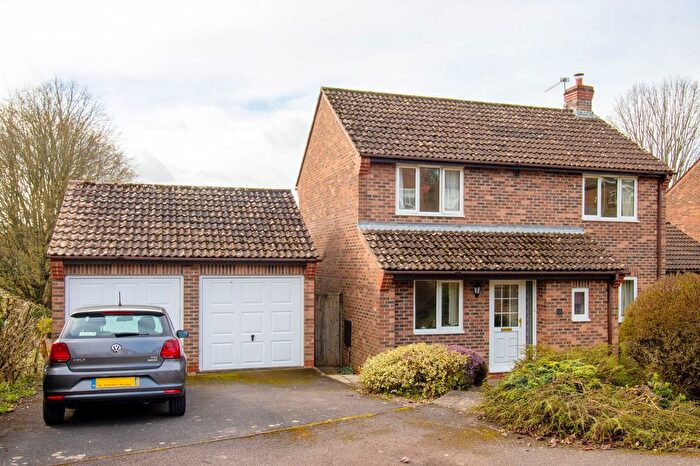 4 Bedroom Detached House For Sale In Orchard Close, Alresford, SO24
