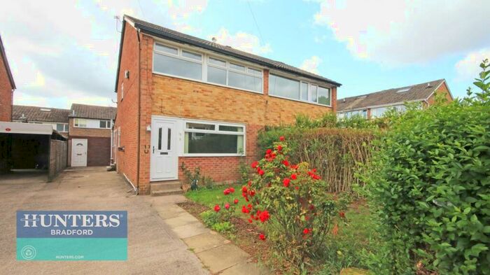 3 Bedroom Semi-Detached House To Rent In Delverne Grove, Bradford, BD2