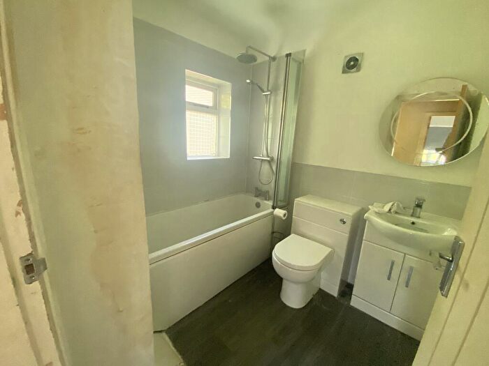 3 Bedroom End Of Terrace House For Sale In Broxtowe Lane, Nottingham, NG8