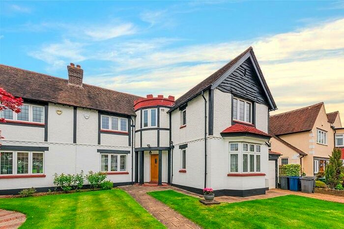 4 Bedroom Semi-Detached House To Rent In Newcombe Park London, NW7