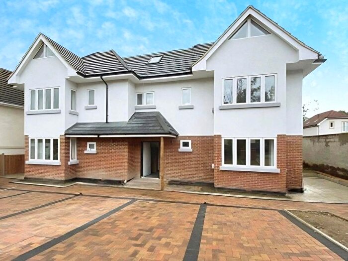 3 Bedroom Flat For Sale In York Road, Camberley, Surrey, GU15