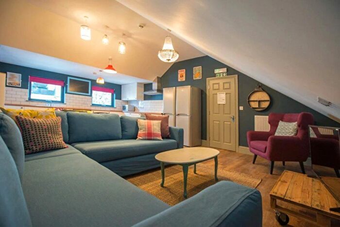 1 Bedroom Flat To Rent In Shire Oak Road, Headingley, Leeds, LS6