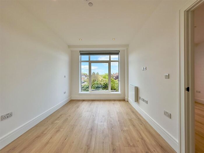 1 Bedroom Flat To Rent In Pyrcroft Road, Chertsey, KT16