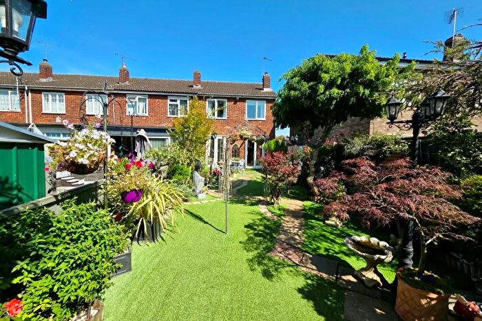 3 Bedroom End Of Terrace House For Sale In Brunel Close, Tilbury, RM18