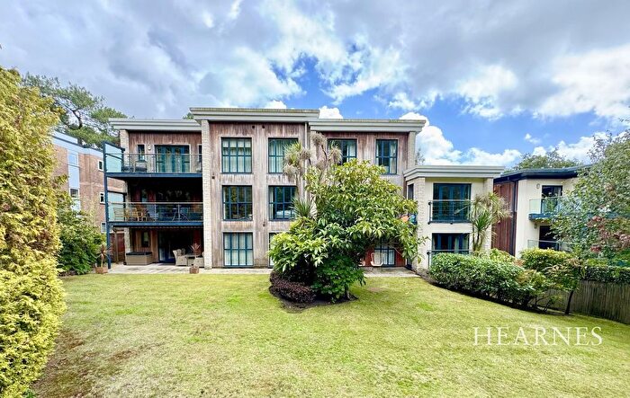 2 Bedroom Flat For Sale In Glenferness Avenue, Dorset, Talbot Woods, Bournemouth, BH4