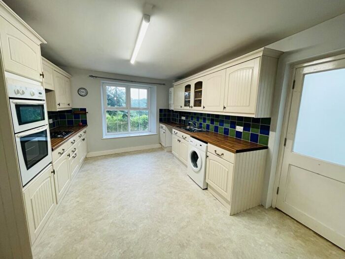 2 Bedroom Apartment To Rent In Goodwick, SA64