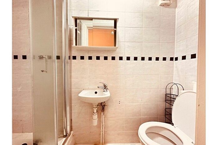 Studio To Rent In North End Road, West Kensington, London, W14