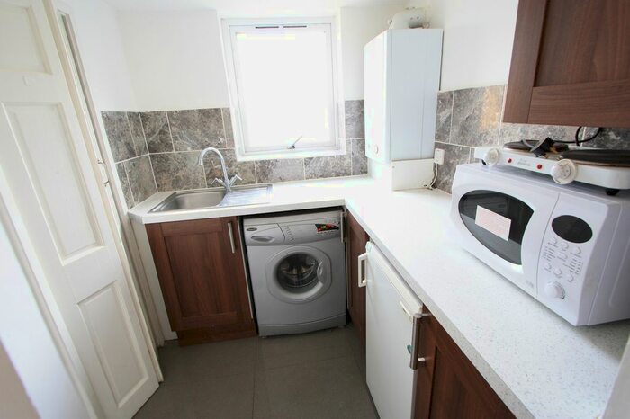 Studio To Rent In Waddon New Road, Croydon, CR0