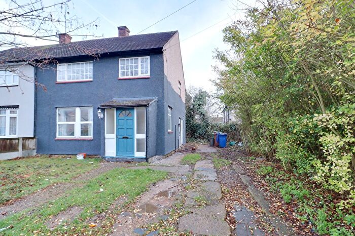 3 Bedroom Semi Detached House For Sale In Ernan Road, South Ockendon, RM15