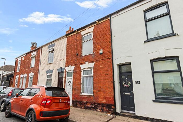 3 Bedroom Terraced House For Sale In Grafton Street, Grimsby, DN32