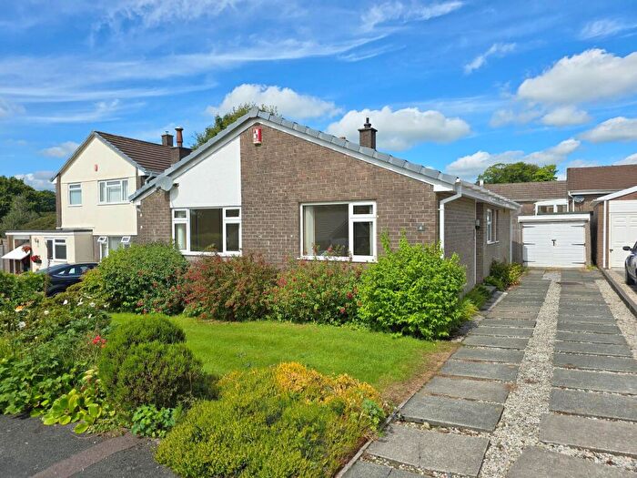 3 Bedroom Bungalow To Rent In Leat Close, Dousland, Yelverton, PL20