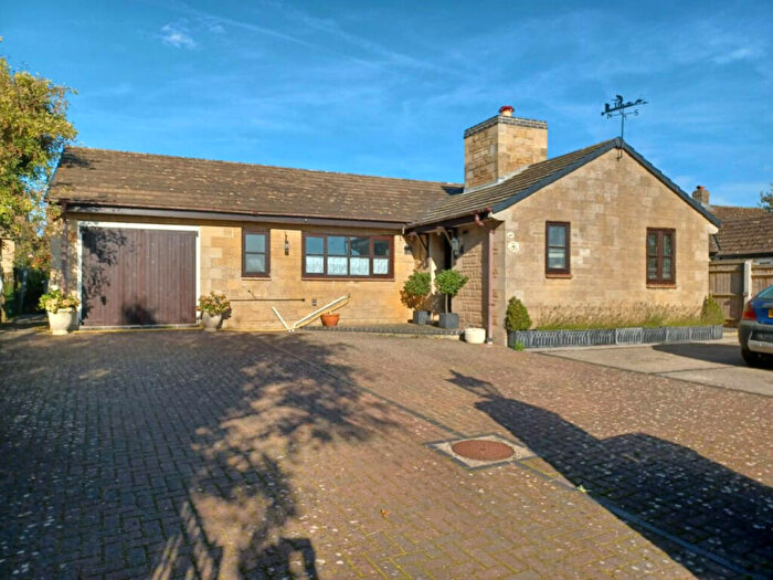 4 Bedroom Bungalow To Rent In Shilton Road, Carterton, Oxfordshire, OX18