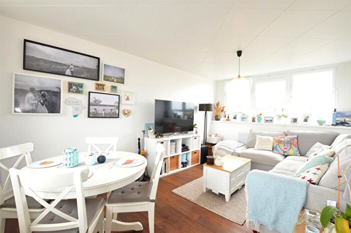 2 Bedroom Flat To Rent In Stoford Close, London, SW19