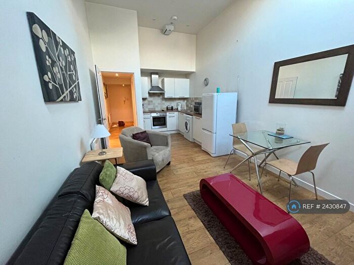 2 Bedroom Flat To Rent In Fraser House, Aberdeen, AB11