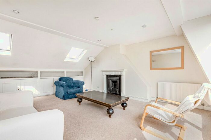 2 Bedroom Maisonette To Rent In Ingelow Road, London, SW8