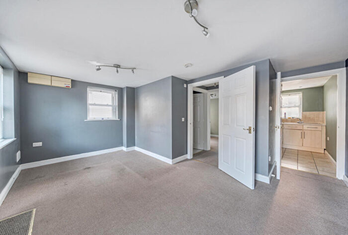 1 Bedroom Apartment For Sale In The Island, Midsomer Norton, Radstock, Somerset, BA3