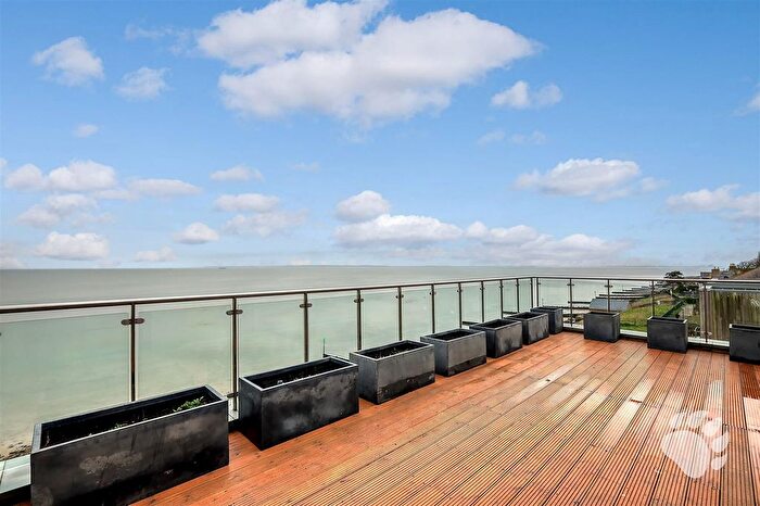 3 Bedroom Flat For Sale In Parade Walk, Garrison Beachfront, Shoeburyness, SS3