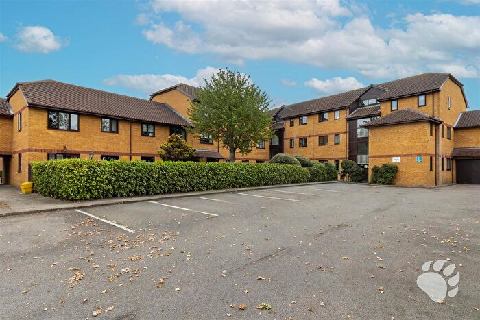 1 Bedroom Flat For Sale In Radwinter Avenue, Wick Meadows, SS12