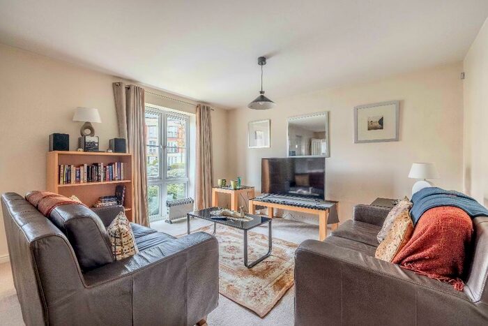 3 Bedroom Flat To Rent In Trevelyan Court, Windsor, SL4